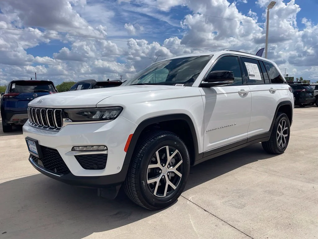 Used 2025 White Jeep Limited image 3
