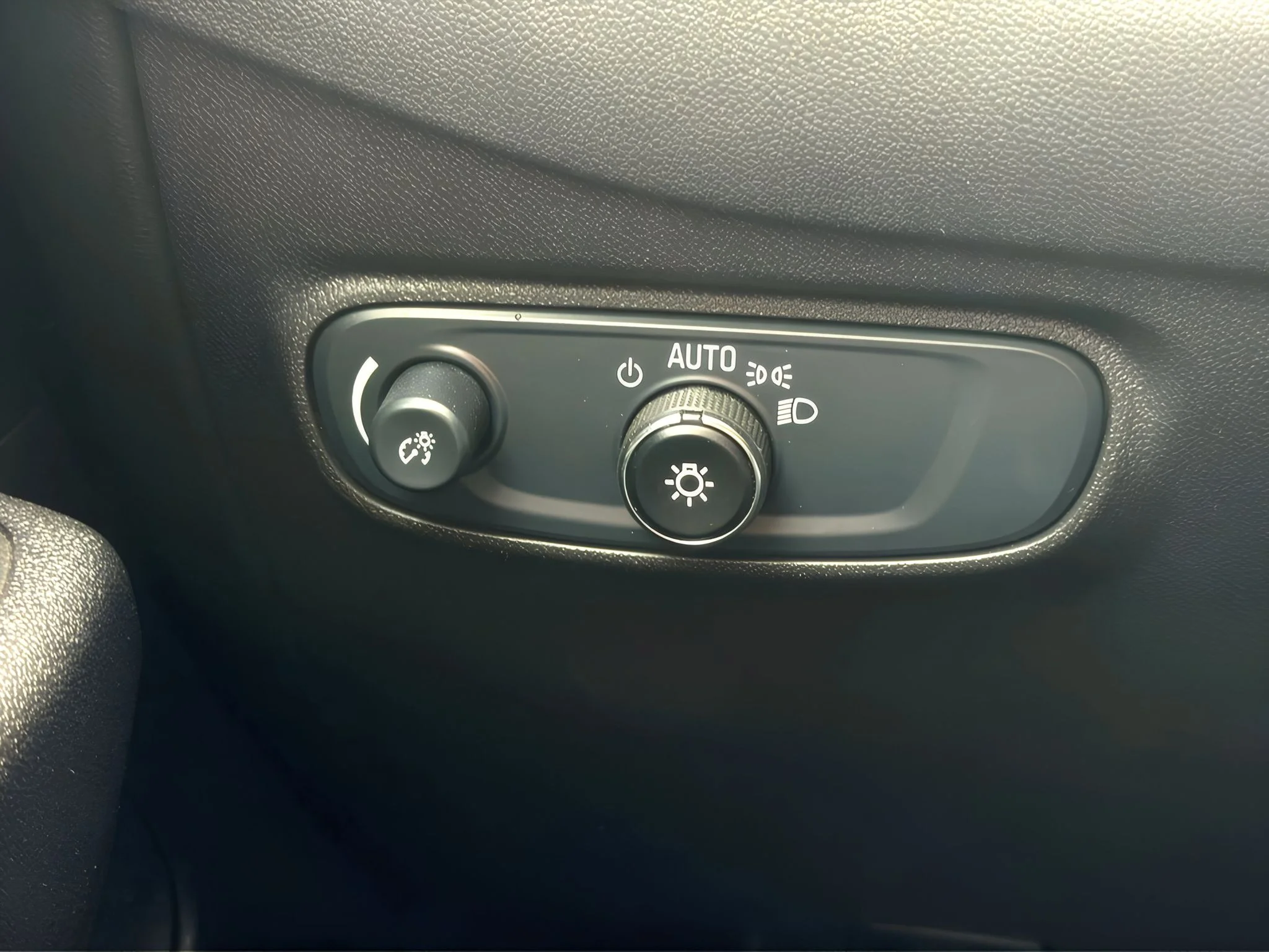 Used 2024 Summit White Chevrolet LT image 15