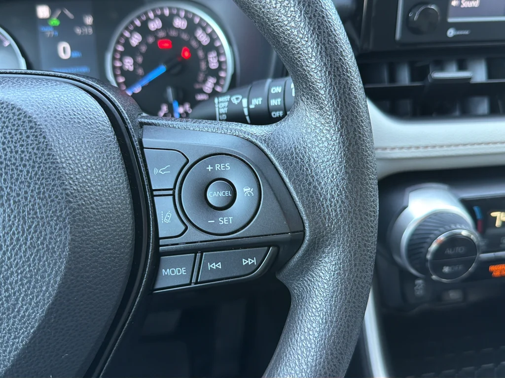 Used 2022 White Toyota XLE image 38
