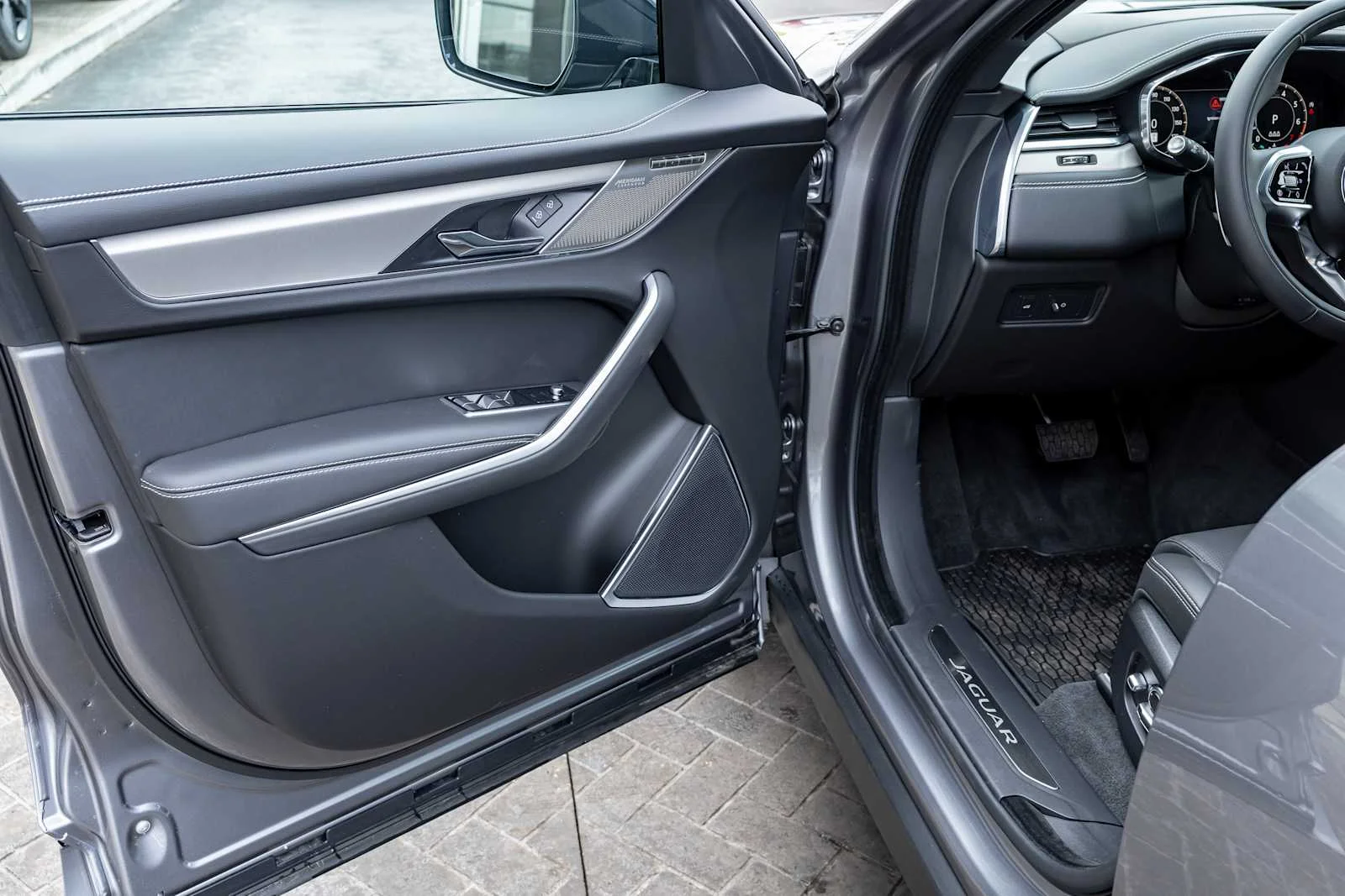 2026 Jaguar F-Pace R-Dynamic S - Photo 10