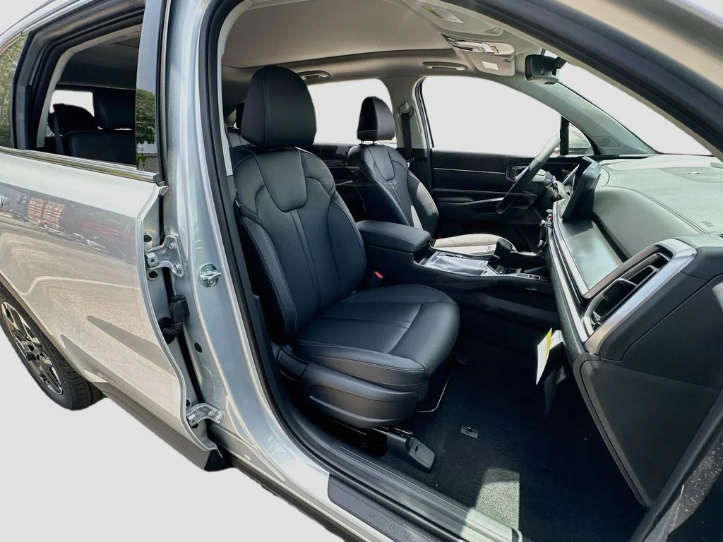 New 2026 Ivory Silver Kia S image 28