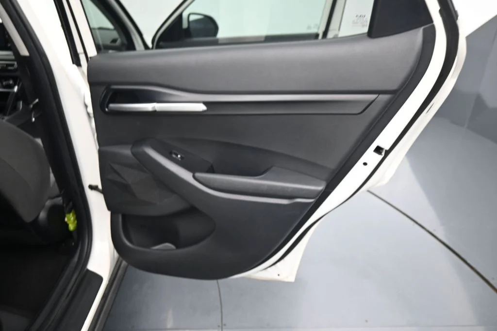 Used 2022 White Kia LX image 13