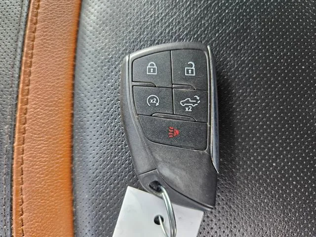Used 2025 Summit White GMC AT4 image 29