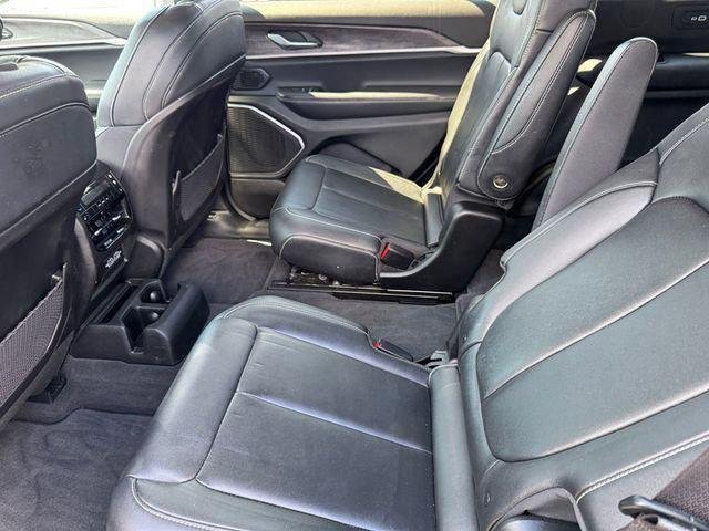 Used 2022 Diamond Black Crystal Pearlcoat Jeep Limited image 18