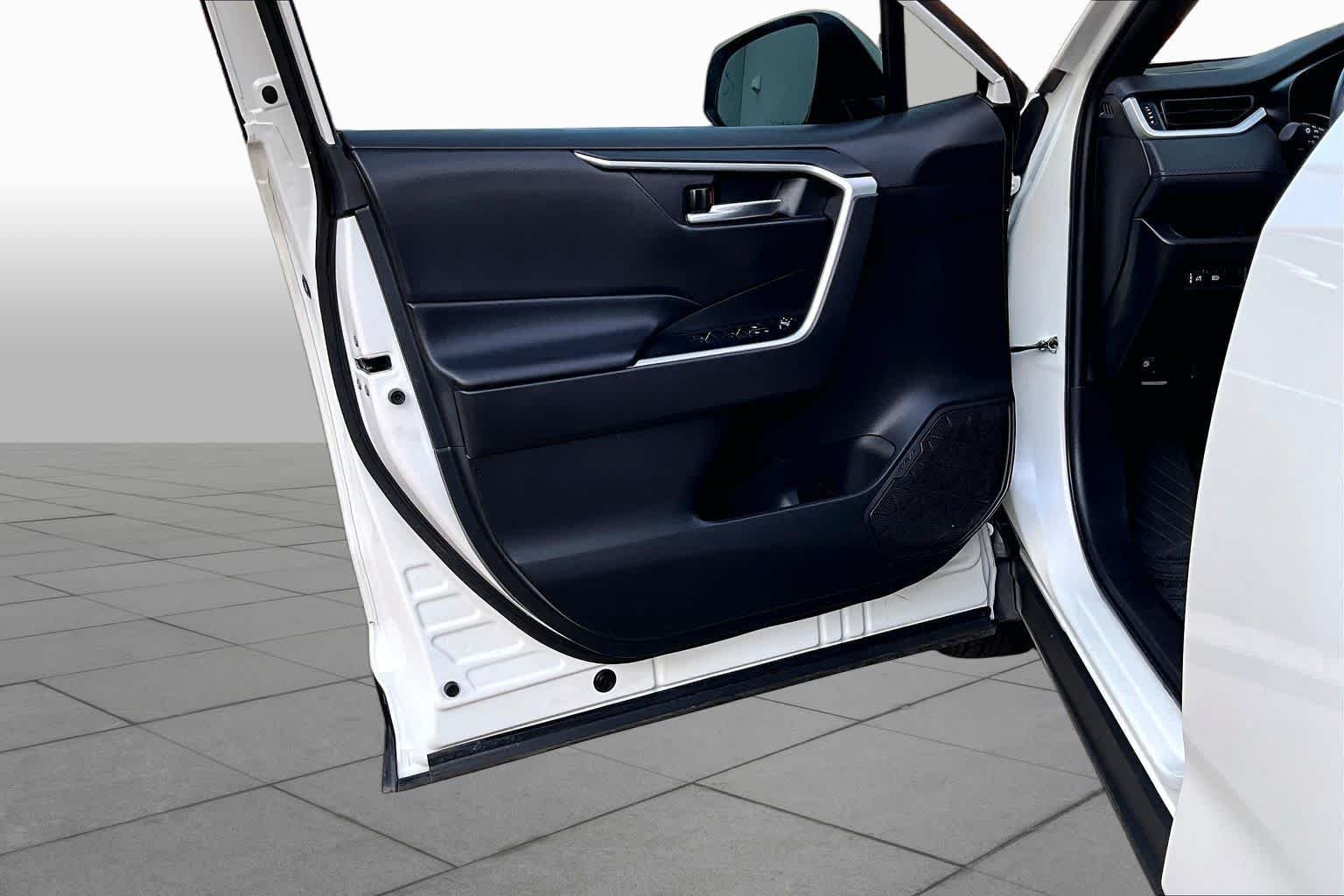Used 2022 Blizzard Pearl Toyota Hybrid SE image 21