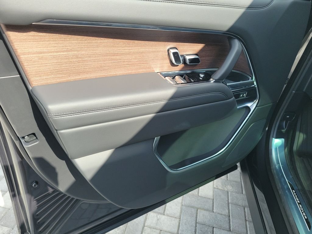 New 2026 Carpathian Grey Land Rover SE image 23
