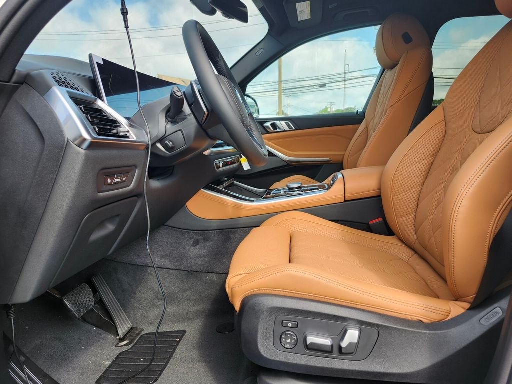 New 2026 White BMW xDrive40i image 17