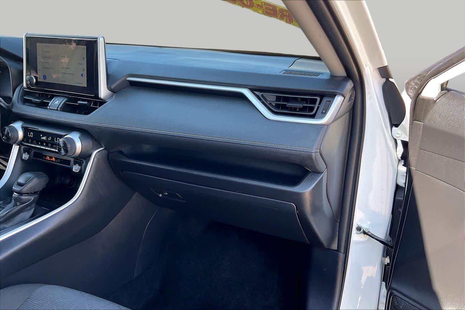 Used 2025 Ice Cap Toyota XLE image 15