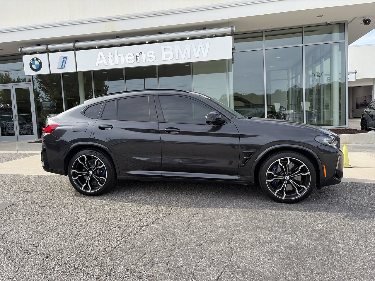 Used 2023 Dark Graphite Metallic BMW  image 9