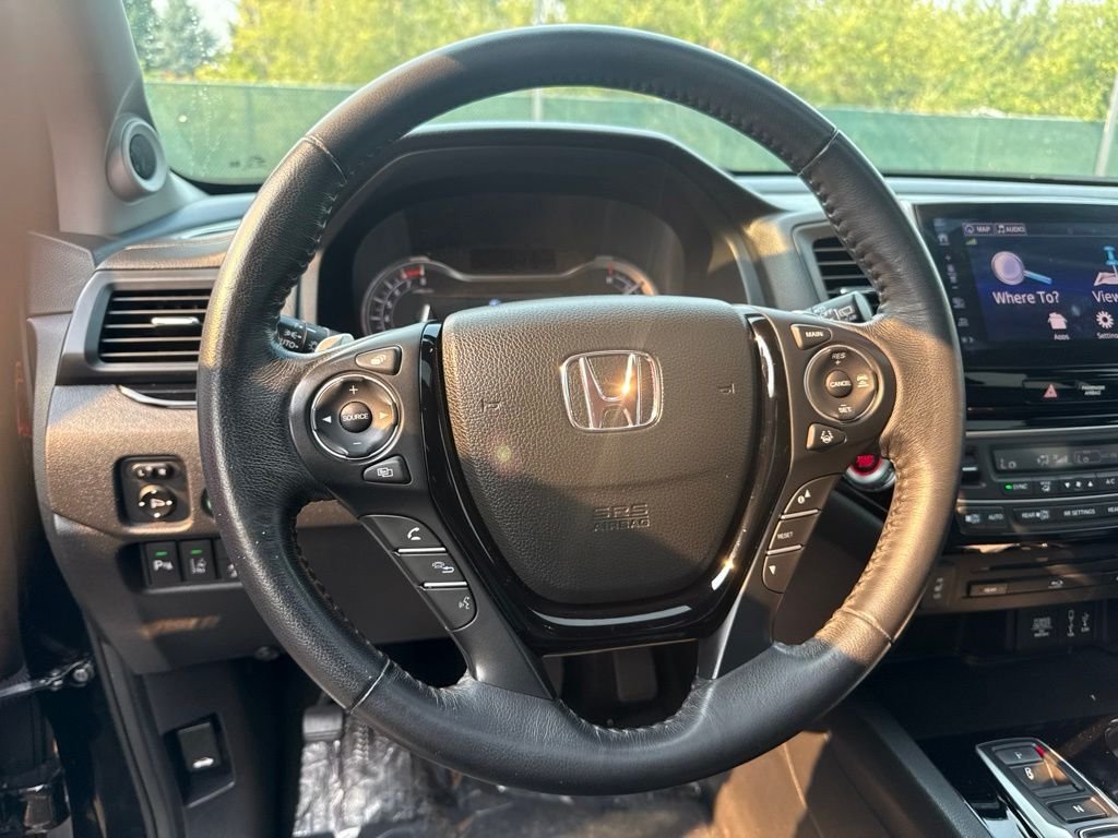 Used 2017 Crystal Black Pearl Honda Touring image 10