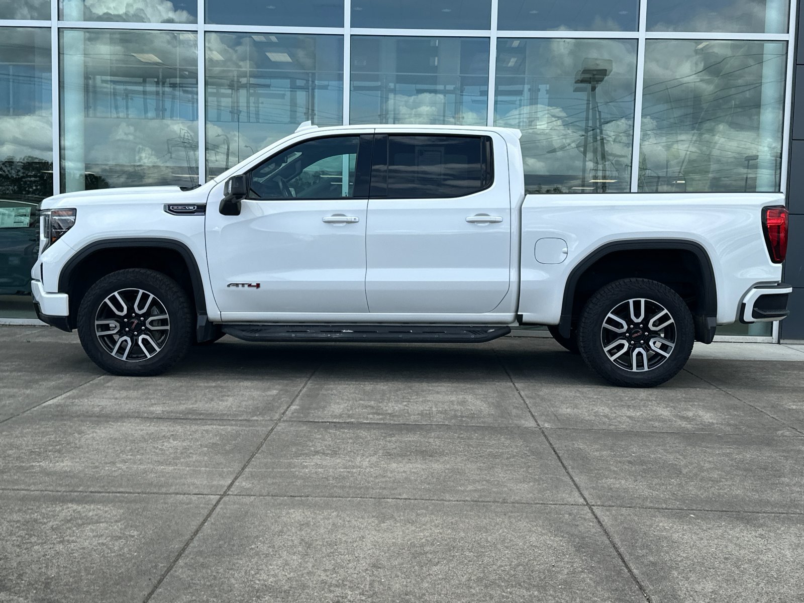 Used 2022 Summit White GMC AT4 image 7