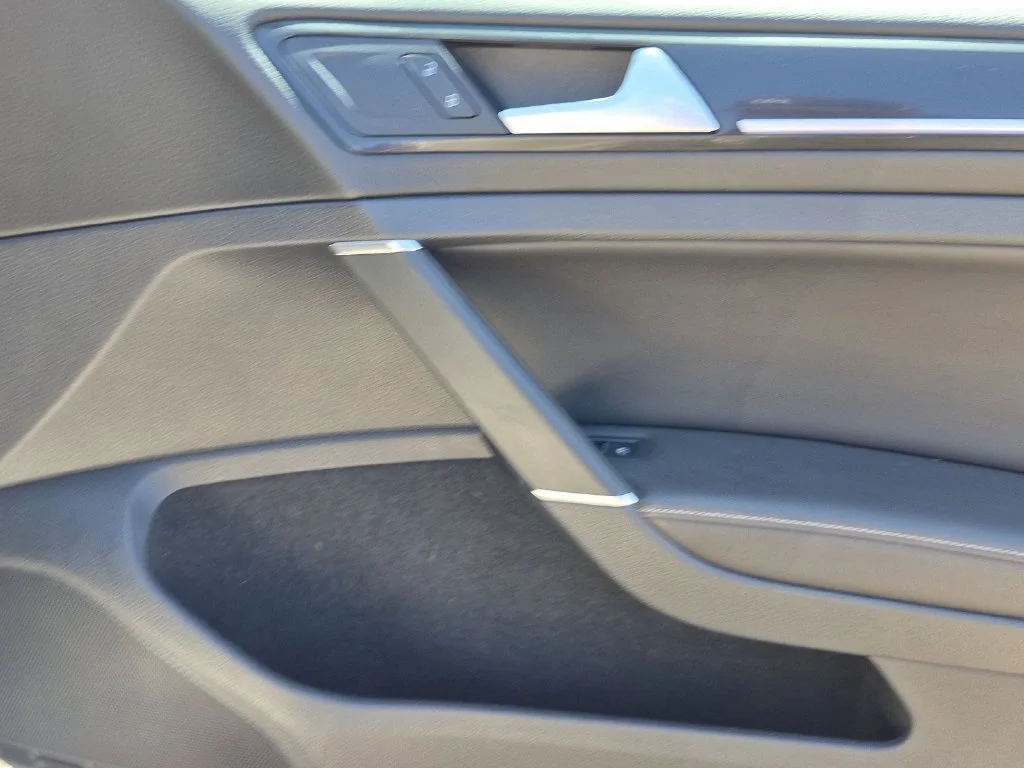 Used 2016 White Volkswagen  image 10