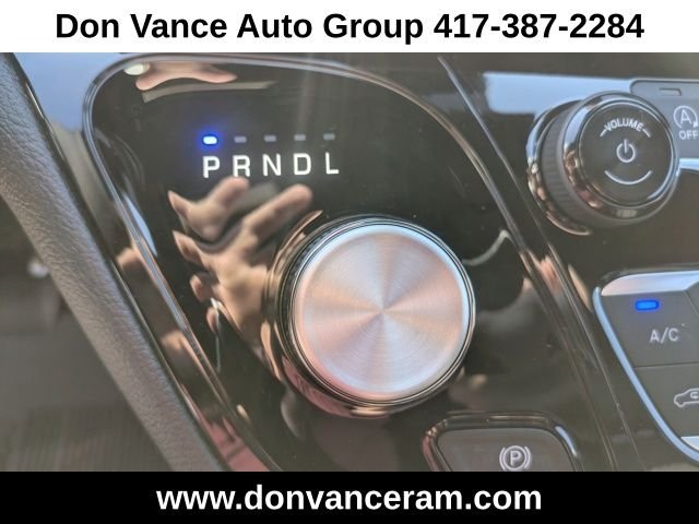 2025 Chrysler Pacifica Select - Photo 21