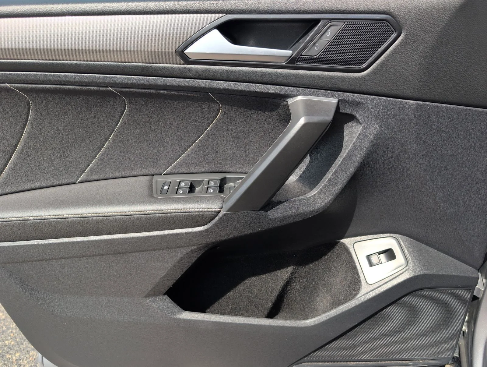 2024 Volkswagen Tiguan SE - Photo 15