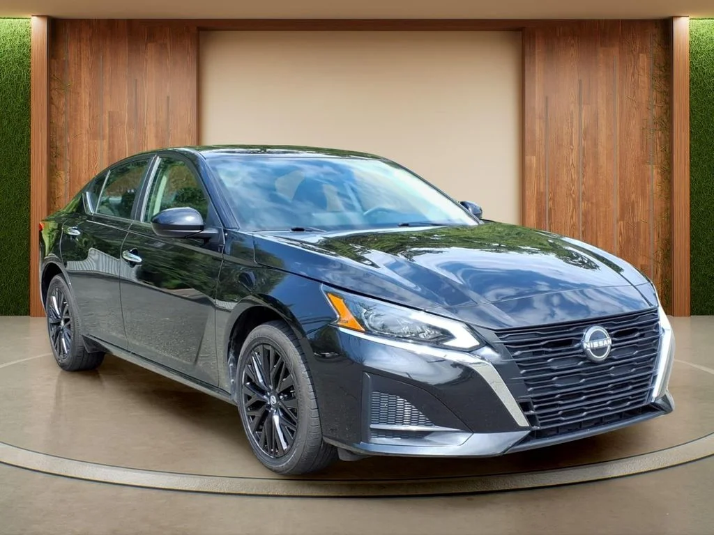 Used 2025 Black Nissan 2.5 SV image 1