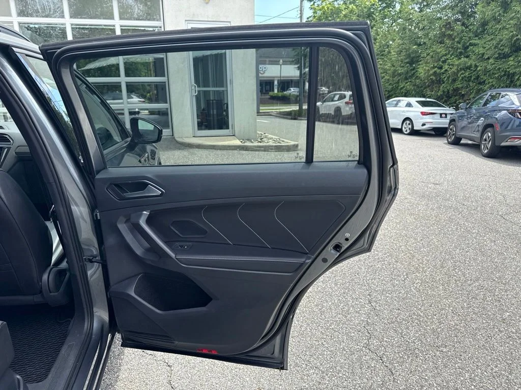 Used 2022  Volkswagen 2.0T SE R-Line Black image 21