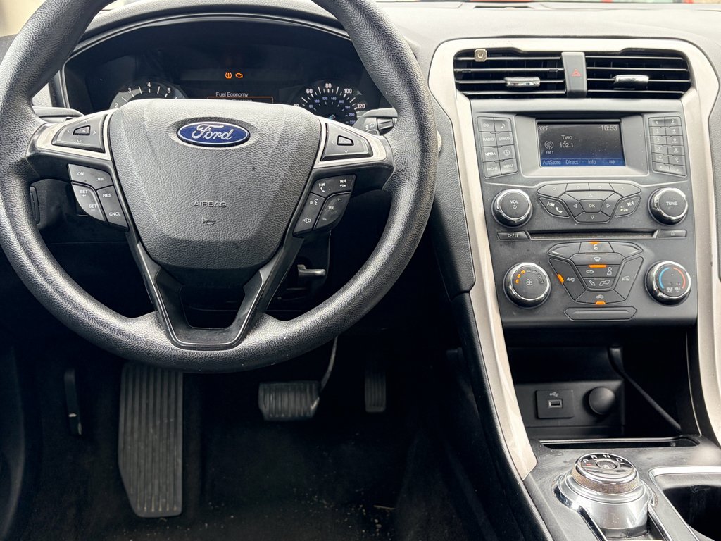 Used 2018 Magnetic Metallic Ford SE image 11