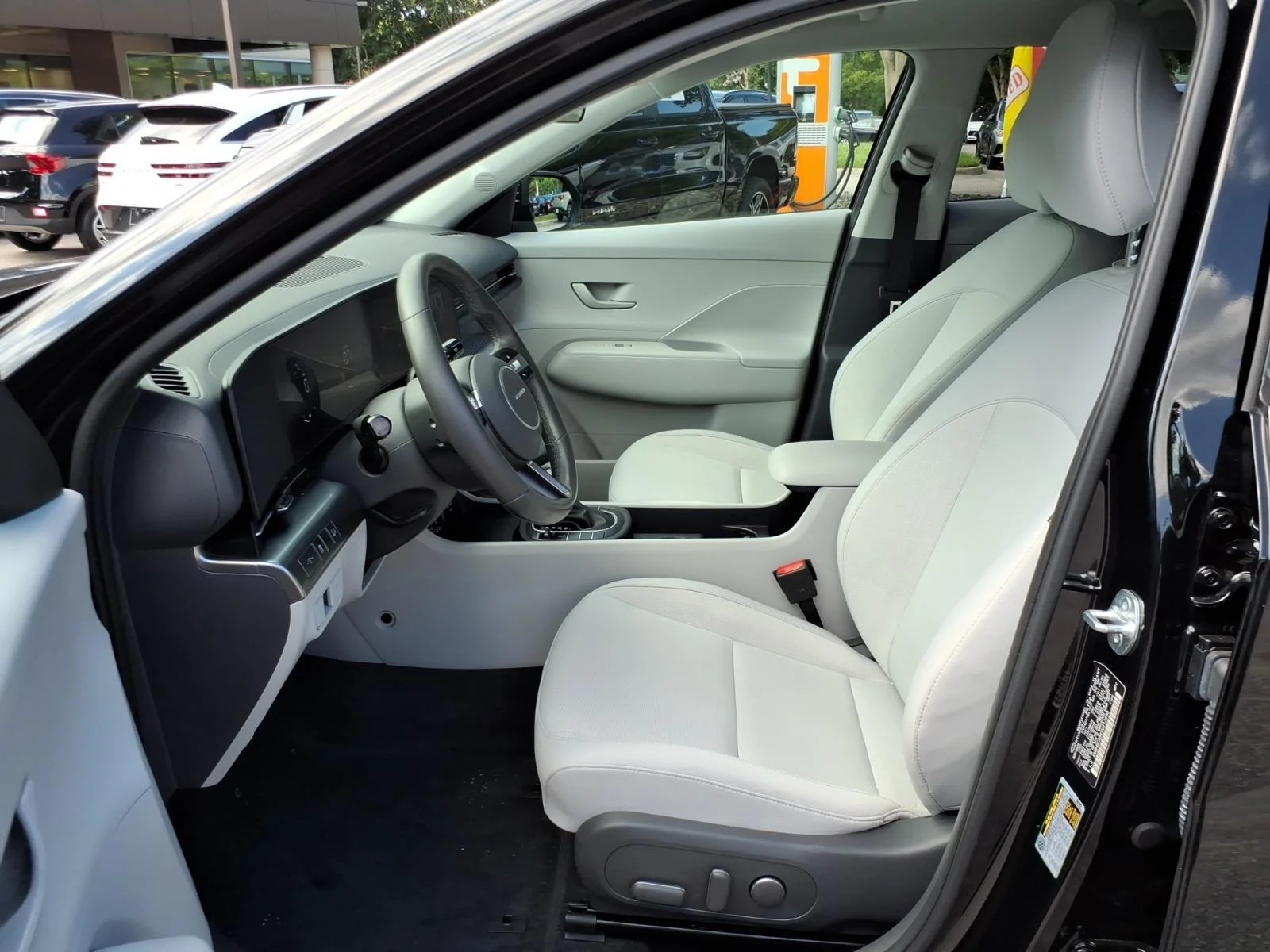 Used 2025 Abyss Black Pearl Hyundai SEL image 12