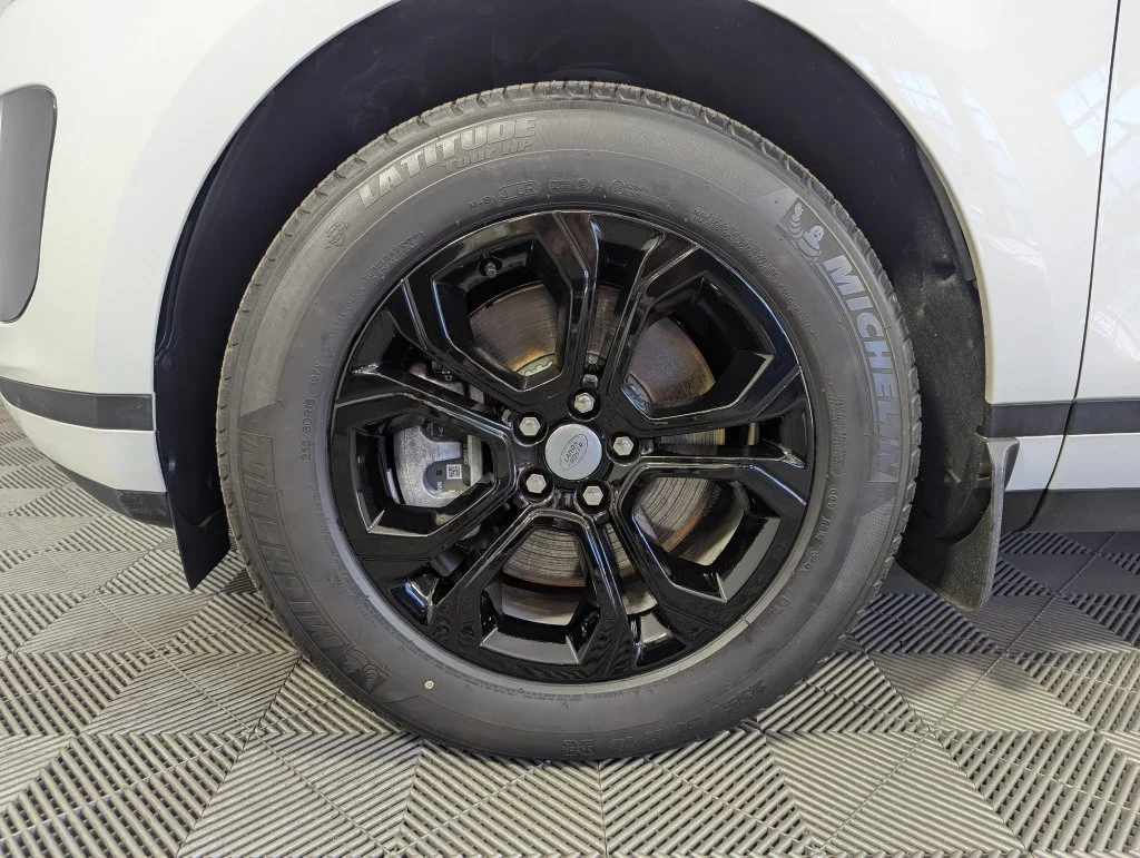 Used 2023 White Land Rover S image 27