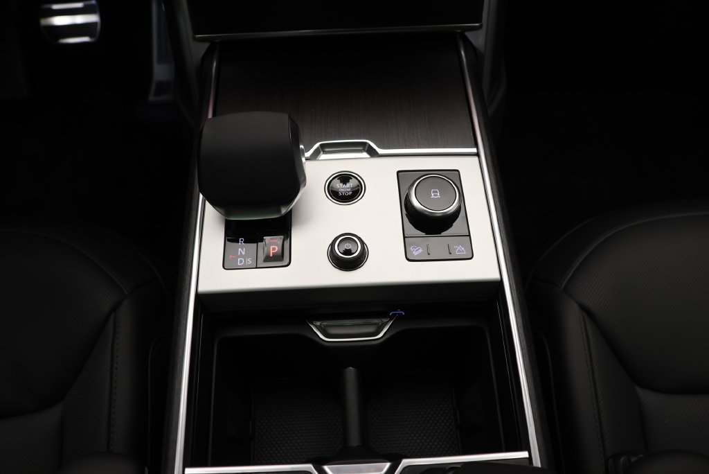 New 2027 Fuji White Land Rover SE image 21
