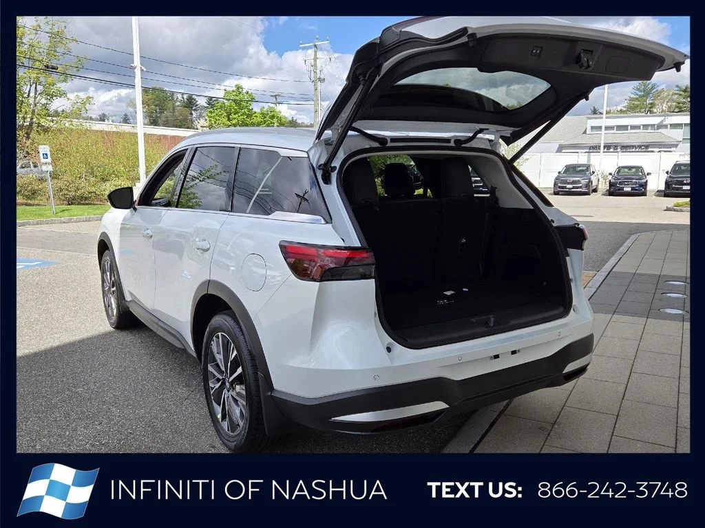 New 2027 RADIANT WHITE INFINITI Luxe AWD image 19