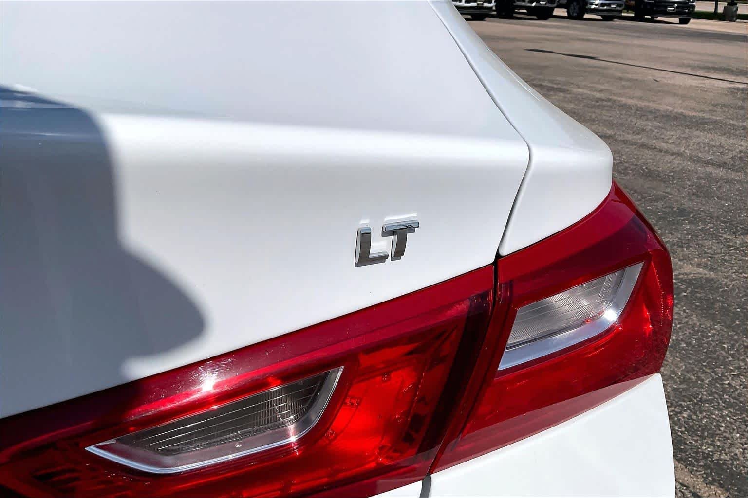 Used 2024 Summit White Chevrolet LT image 10