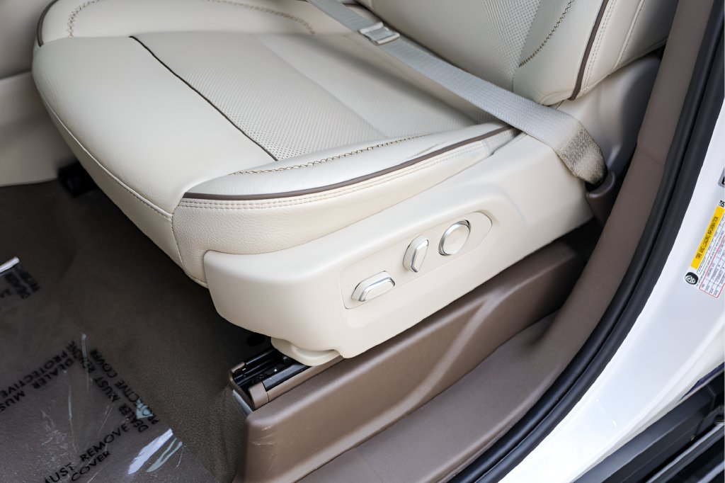 Used 2024 White GMC Denali image 10