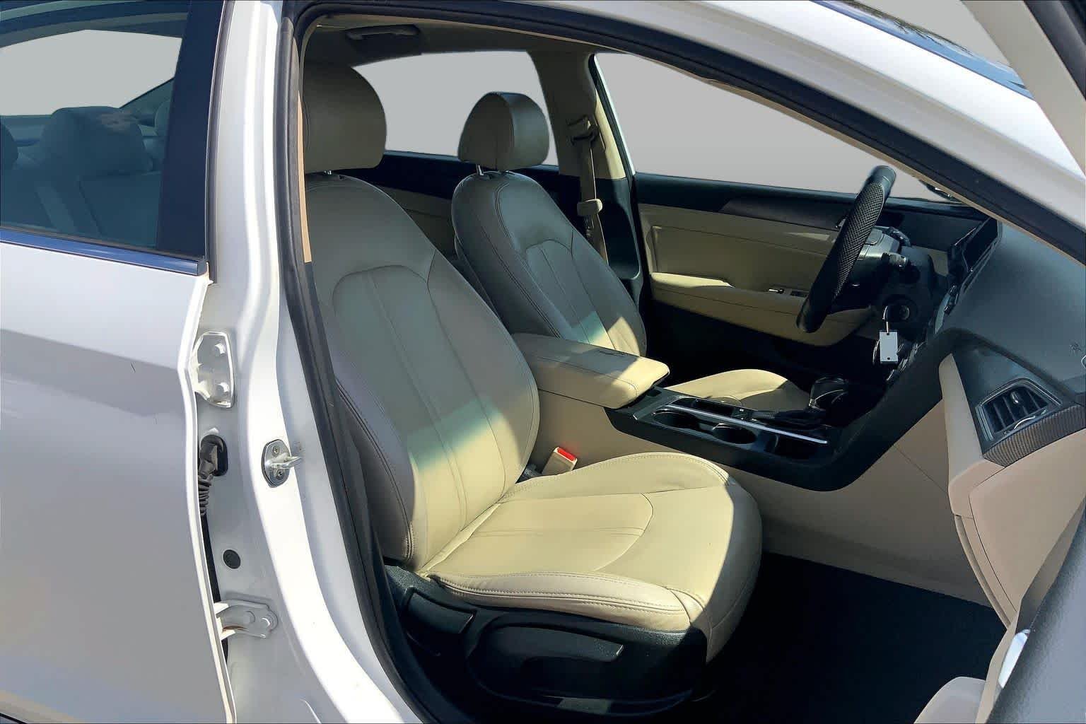 Used 2015 Quartz White Pearl Hyundai 2.4L Sport image 9
