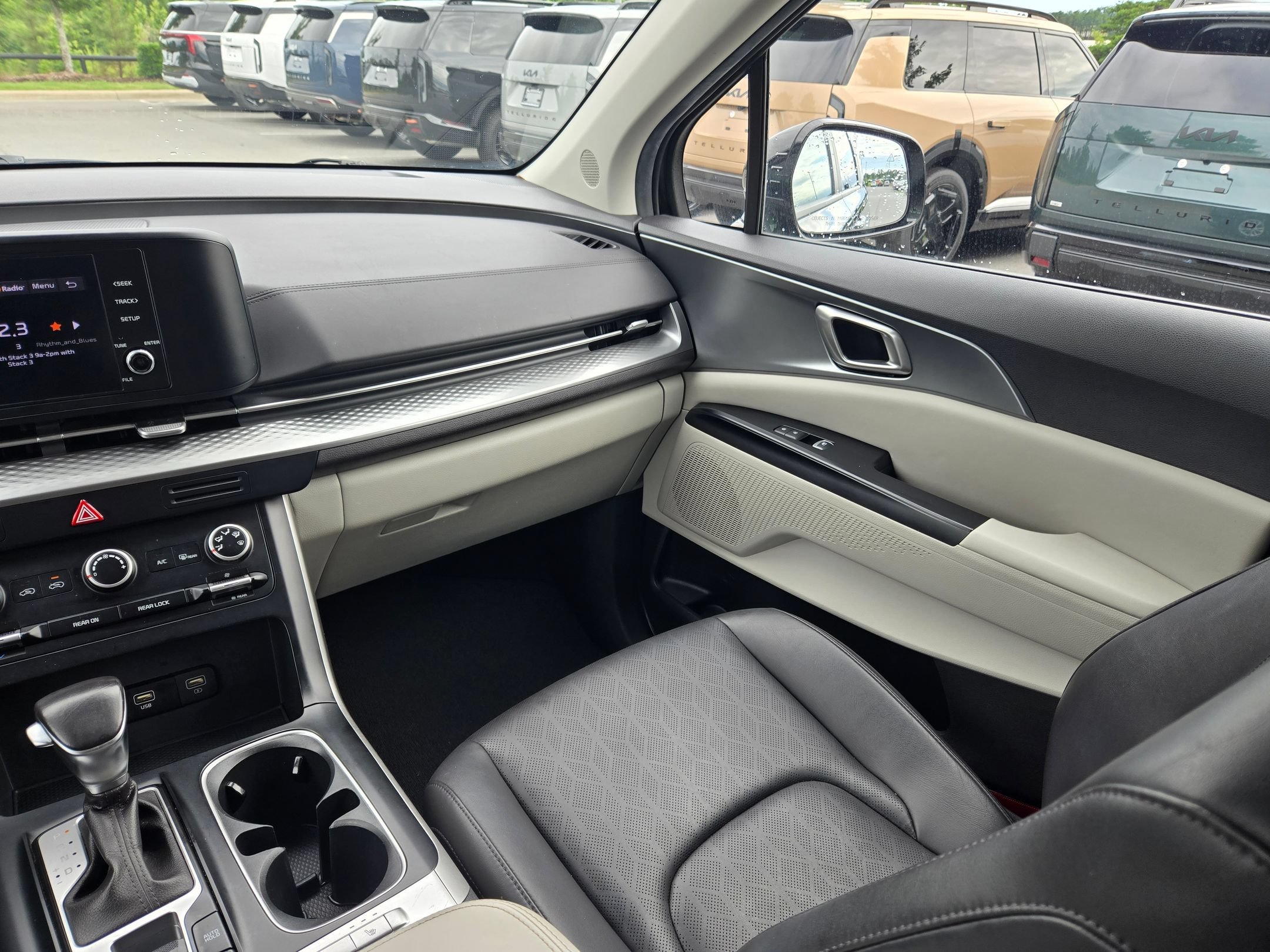 Used 2024 Aurora Black Pearl Kia LX image 11