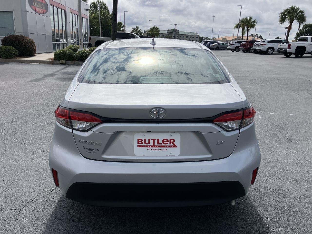 Used 2025 Silver (Classic Silver Metallic) Toyota LE image 4