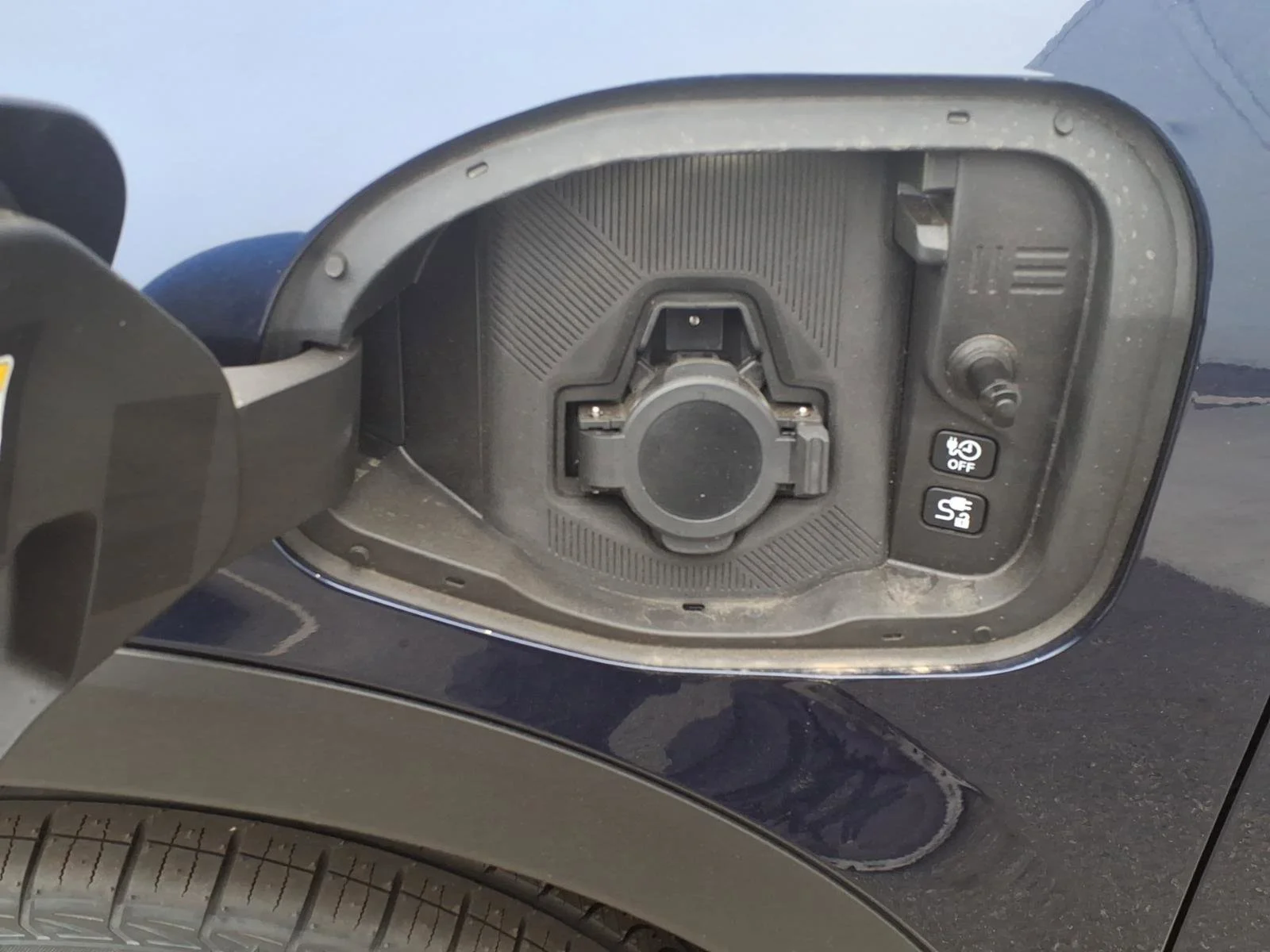 New 2026 Deep Ocean Blue Pearl Nissan S+ image 4