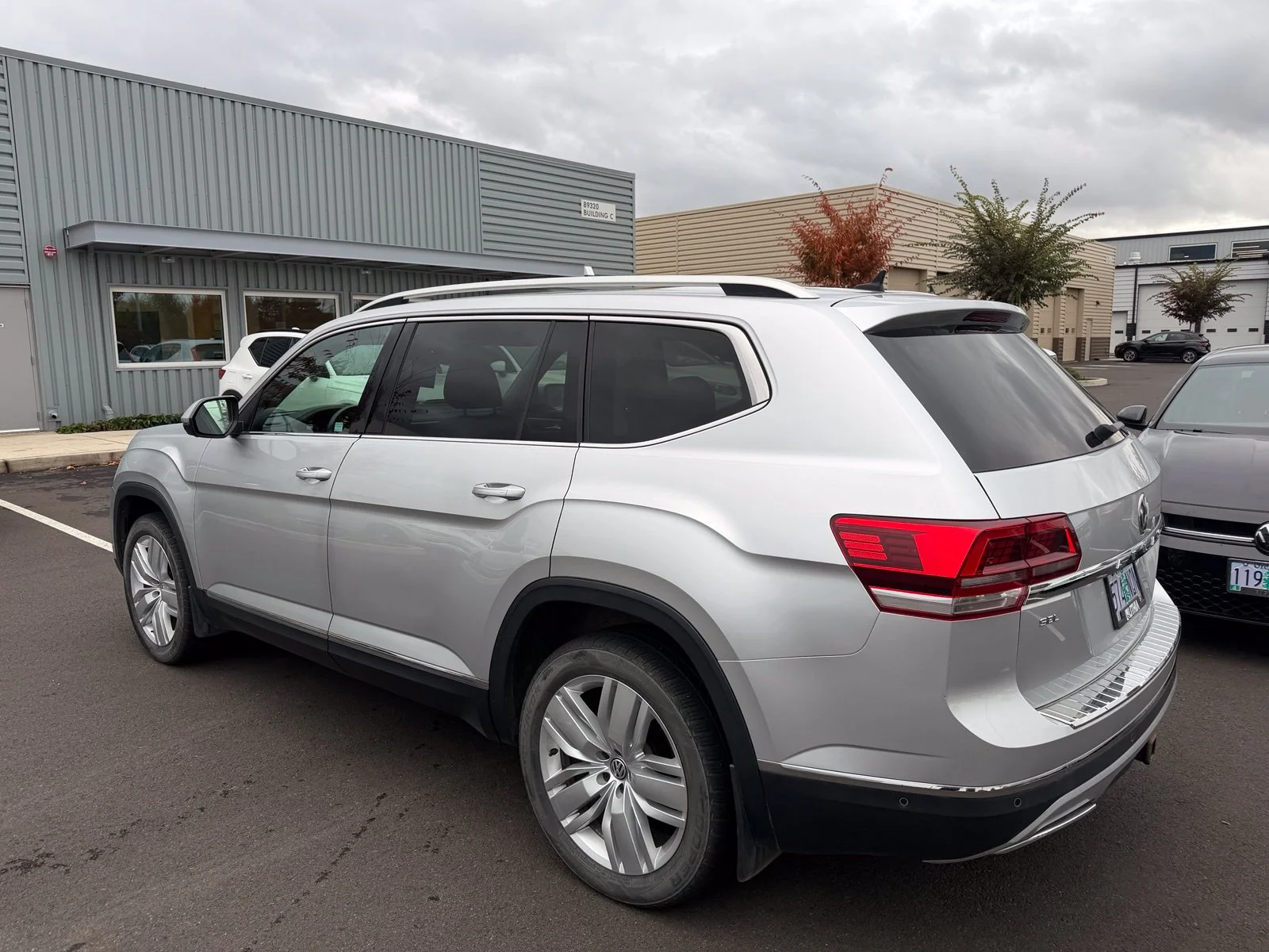 Used 2018 Silver Volkswagen SEL Premium image 3