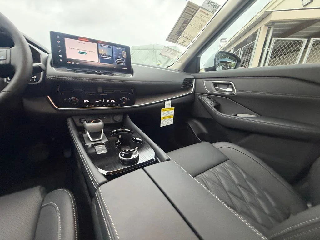 New 2026 White Nissan Platinum image 15