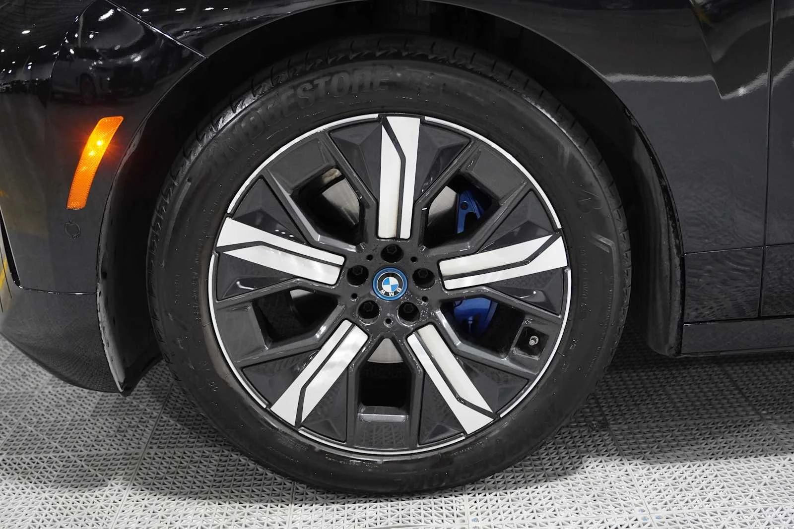Certified Used 2023 Black Sapphire Metallic BMW xDrive50 image 8