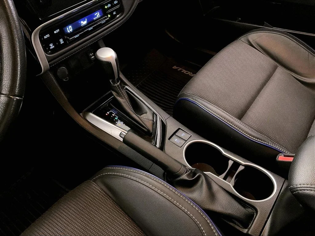 Used 2019 White Toyota SE image 19