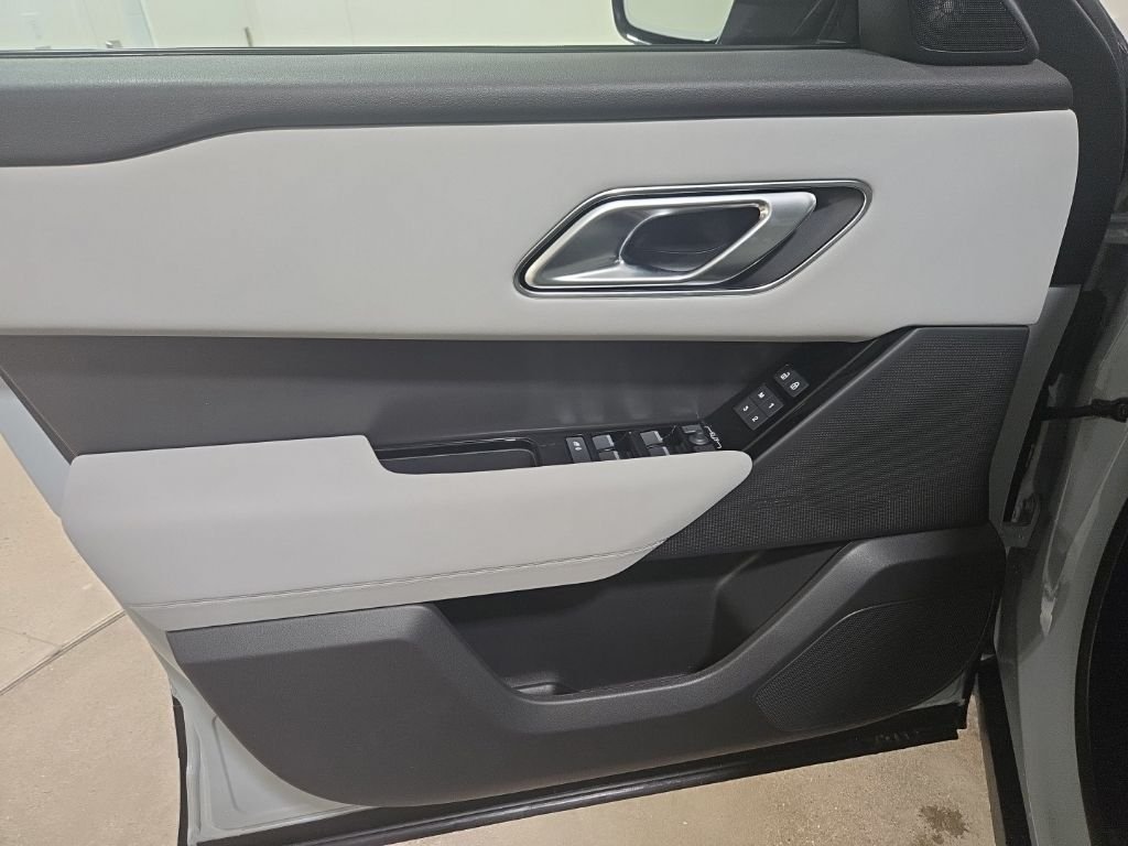 New 2026 Arroios Grey Land Rover S image 18