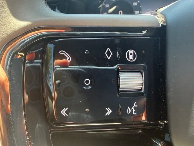 Certified Used 2026 White Land Rover Dynamic SE image 17