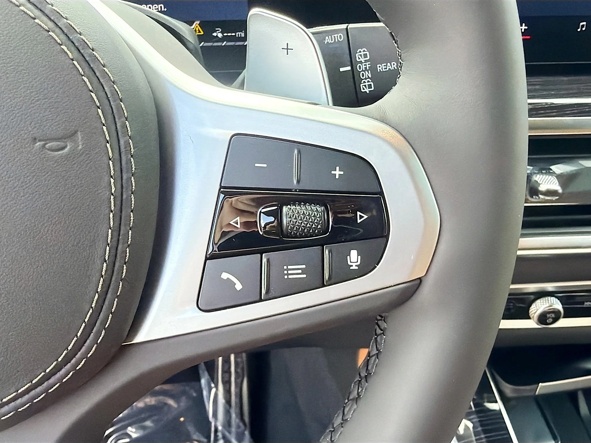 New 2026 Mineral White Metallic BMW xDrive50e image 39