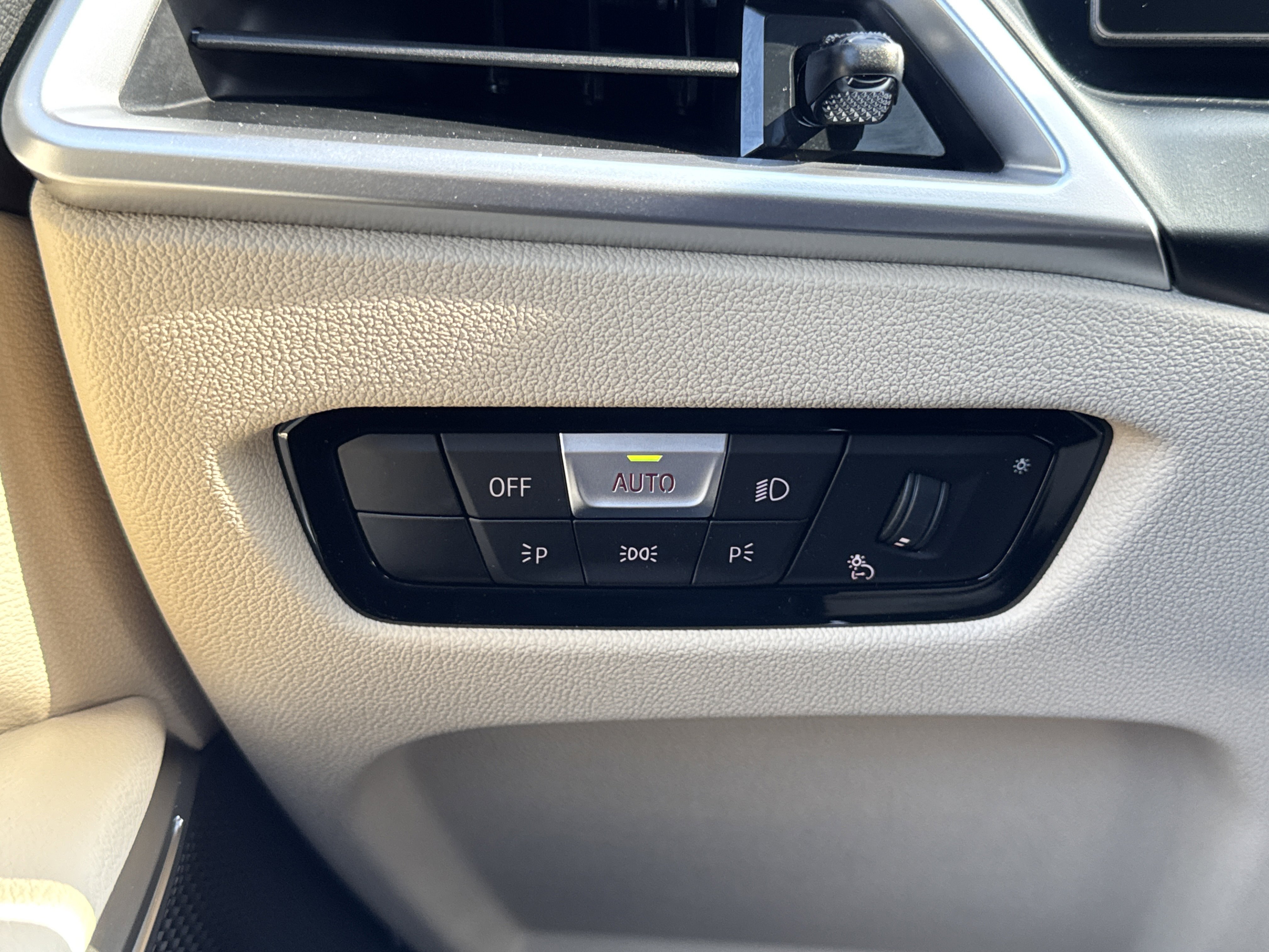 New 2026 ALPINE WHITE BMW 330i image 18