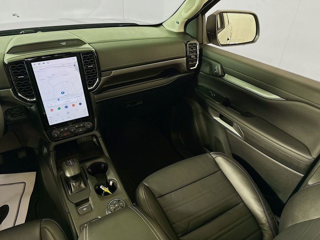 Used 2024  Ford LARIAT image 25