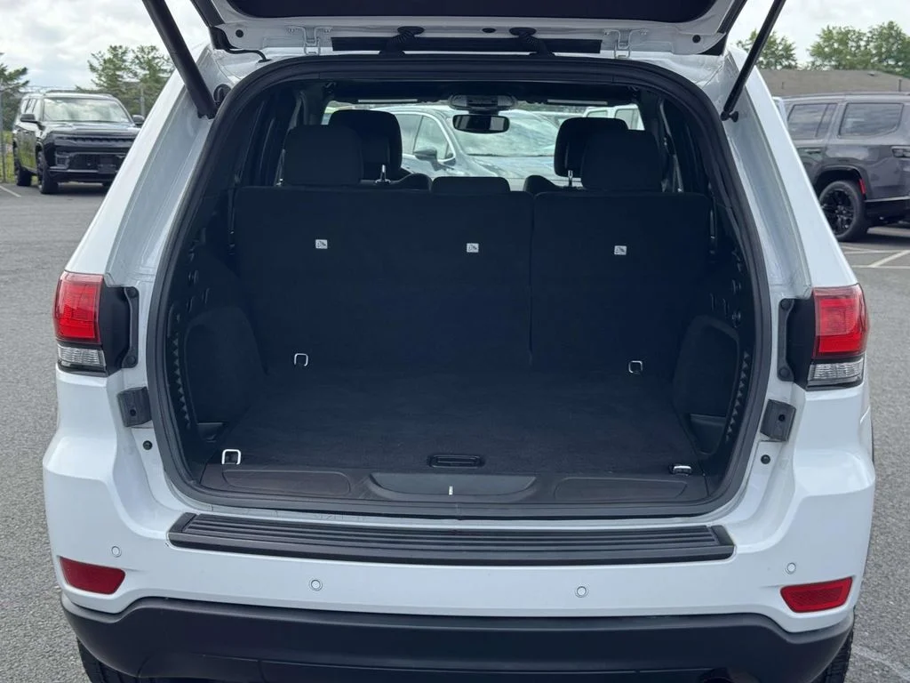 Used 2019 White Jeep Laredo image 29