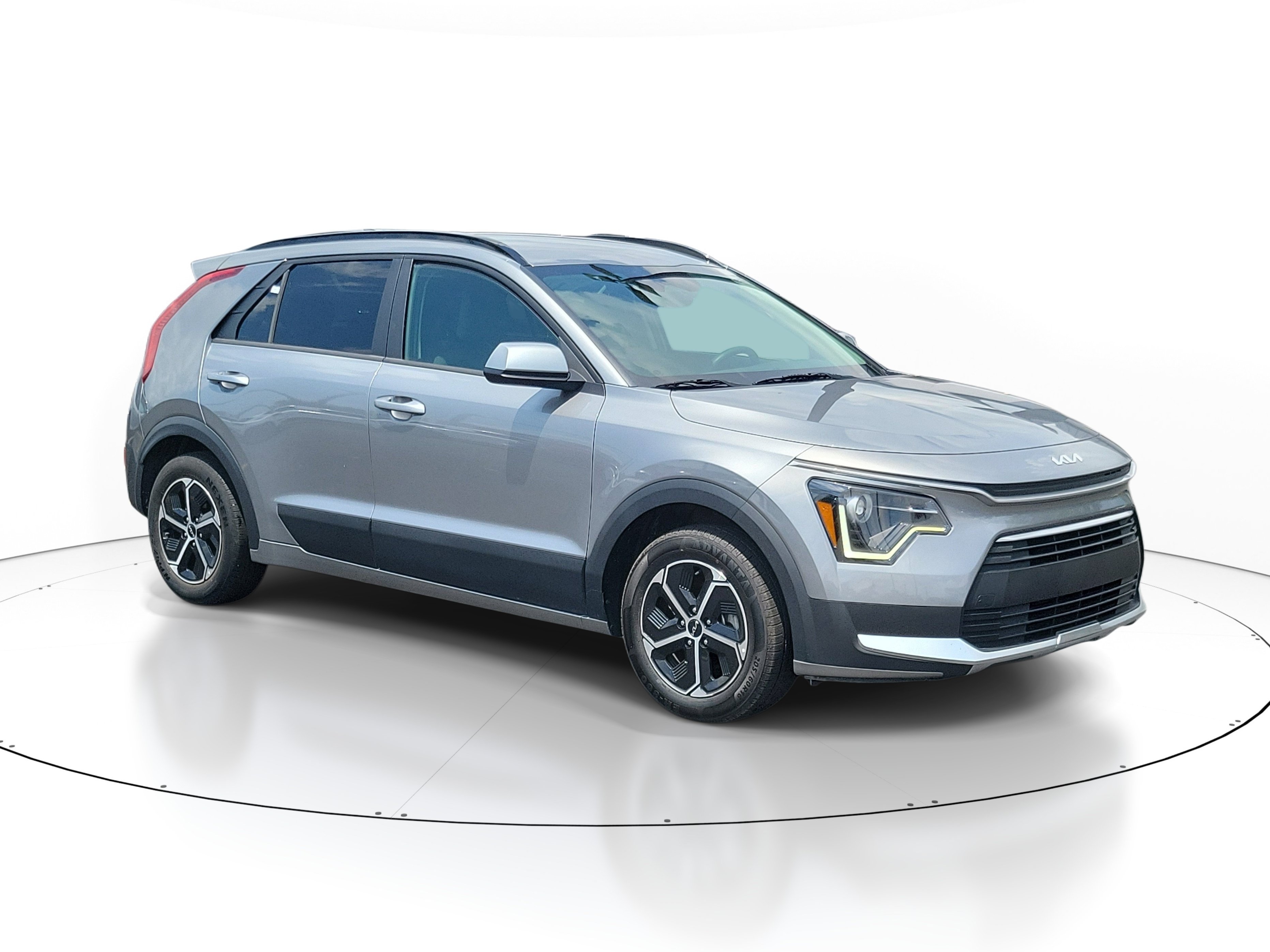 2023 Kia Niro LX HEV's photo