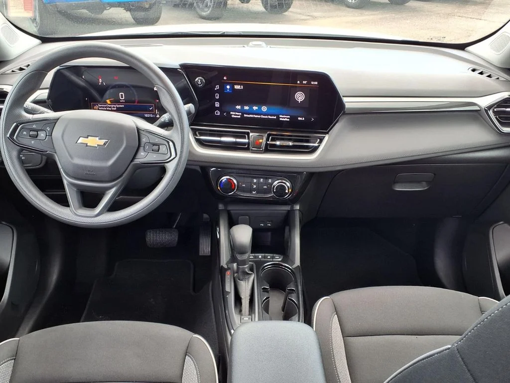 Used 2025 White Chevrolet LT image 9
