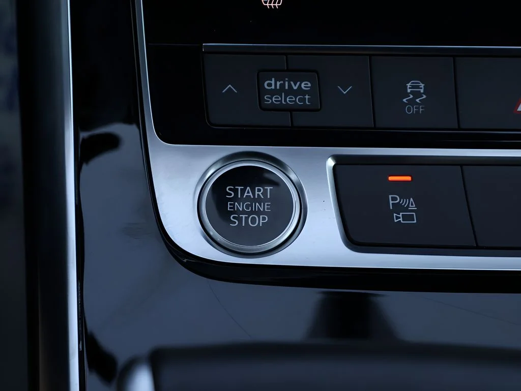 Used 2025  Audi 55 Premium Plus image 28