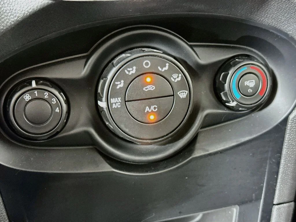 Used 2013 Silver Ford SE image 17