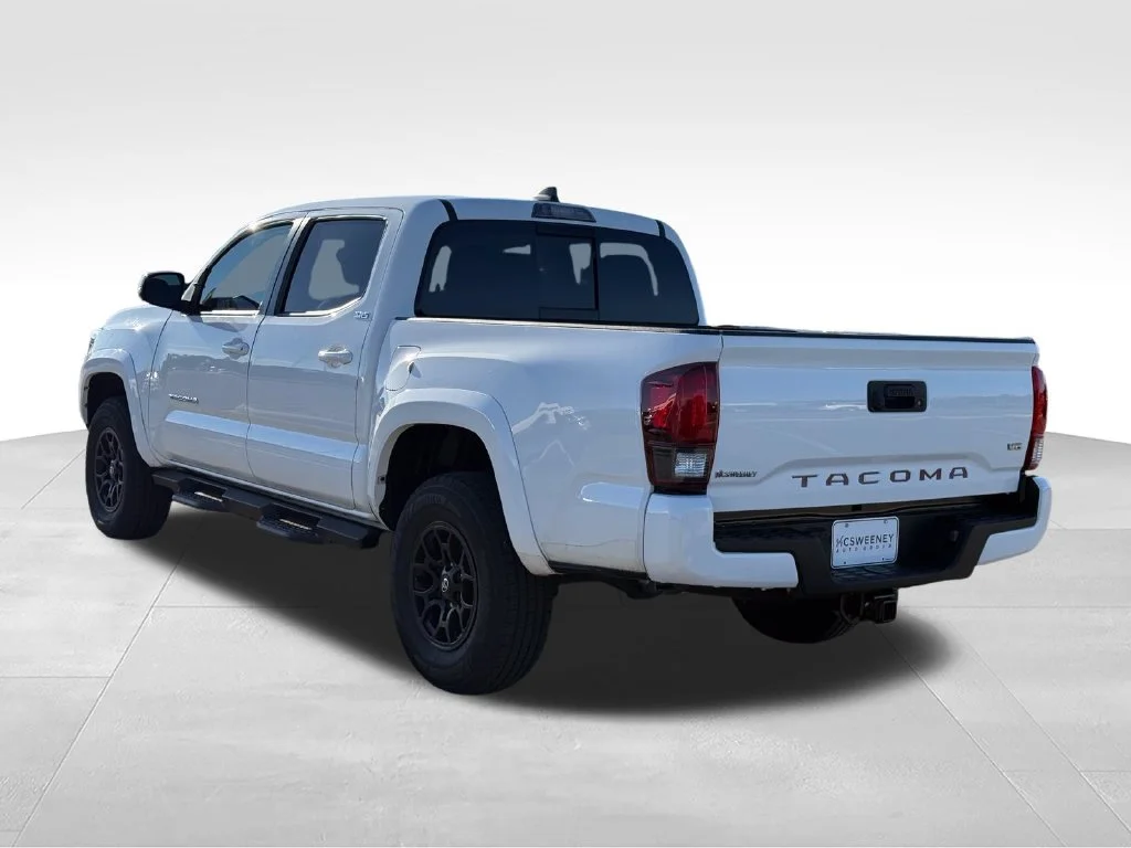 Used 2022 White Toyota SR5 image 3