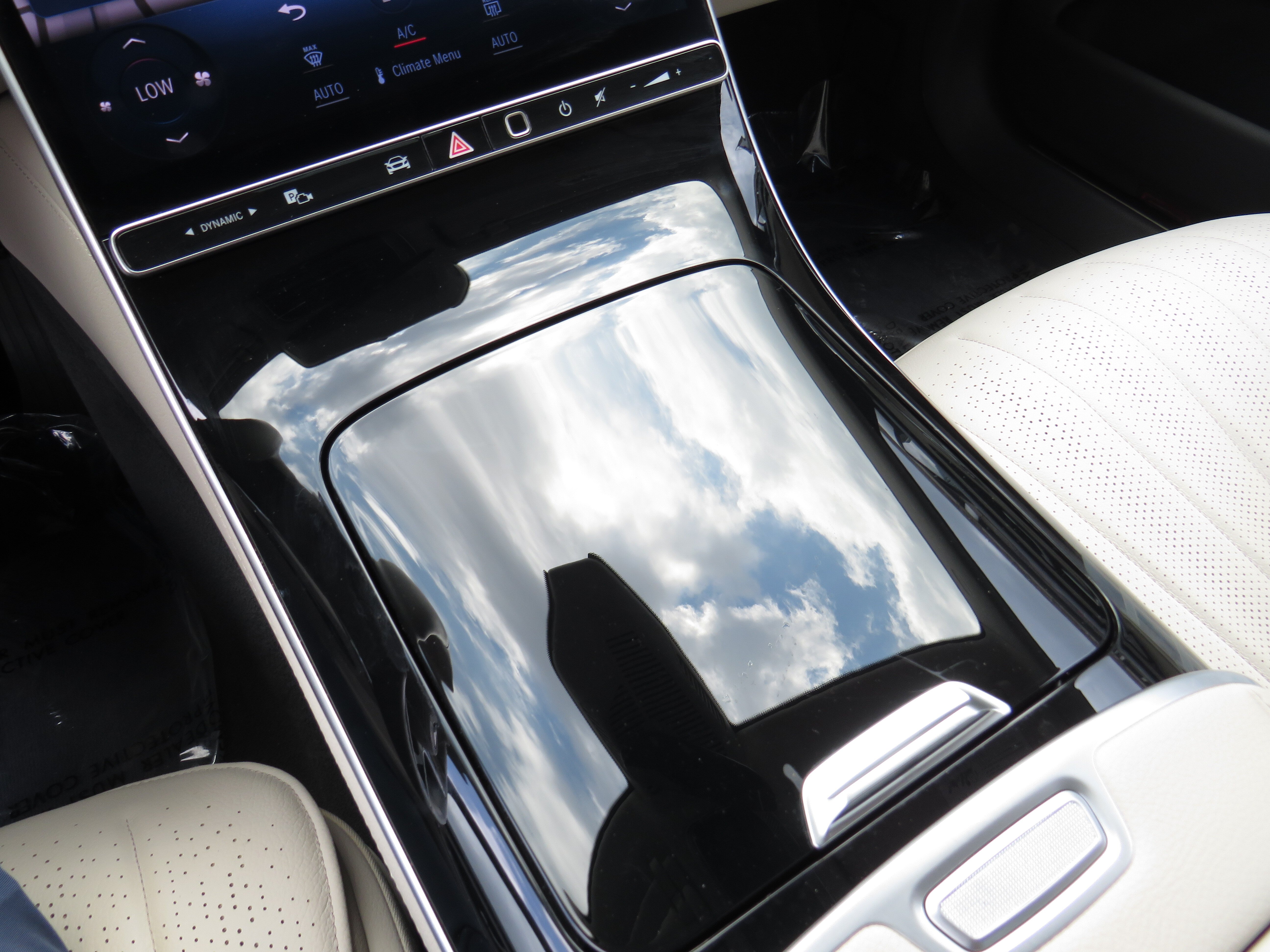 Certified Used 2023 MANUFAKTUR Diamond White Metallic Mercedes-Benz S 500 4MATIC® image 18
