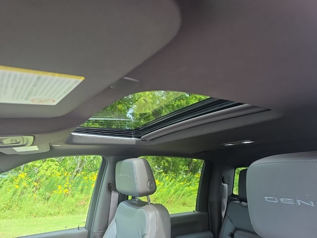 Used 2022 SUMMIT WHITE GMC Denali image 28
