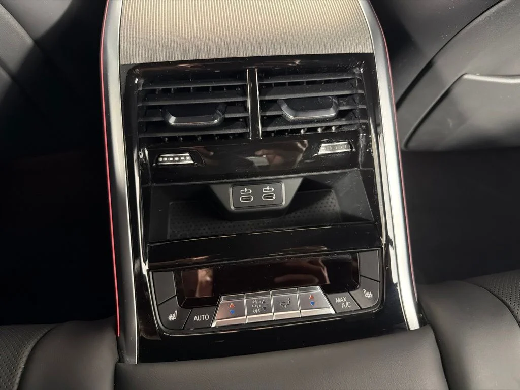 2026 BMW 8 Series 840i - Photo 18