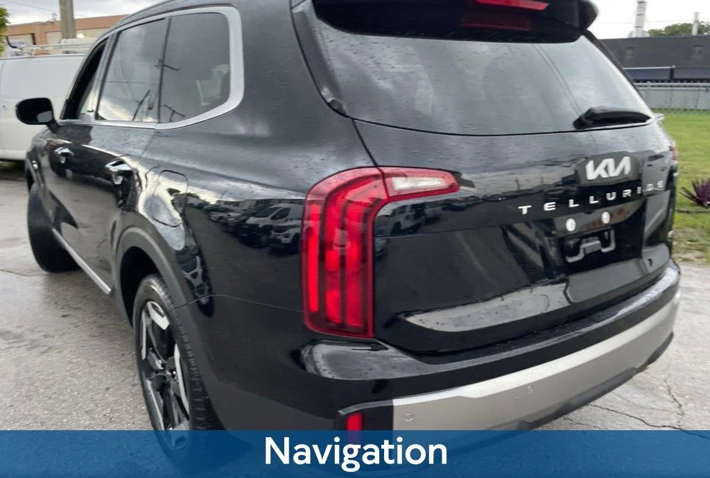 Used 2025 Black Kia S image 5